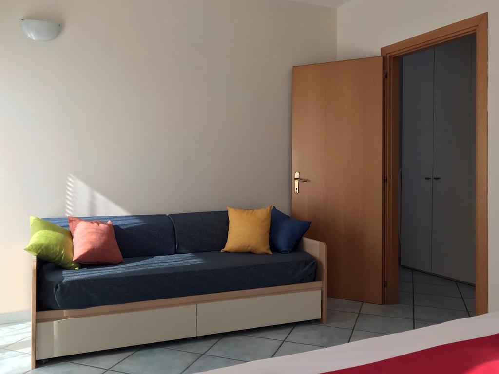 Residence Marconi Terracina Buitenkant foto