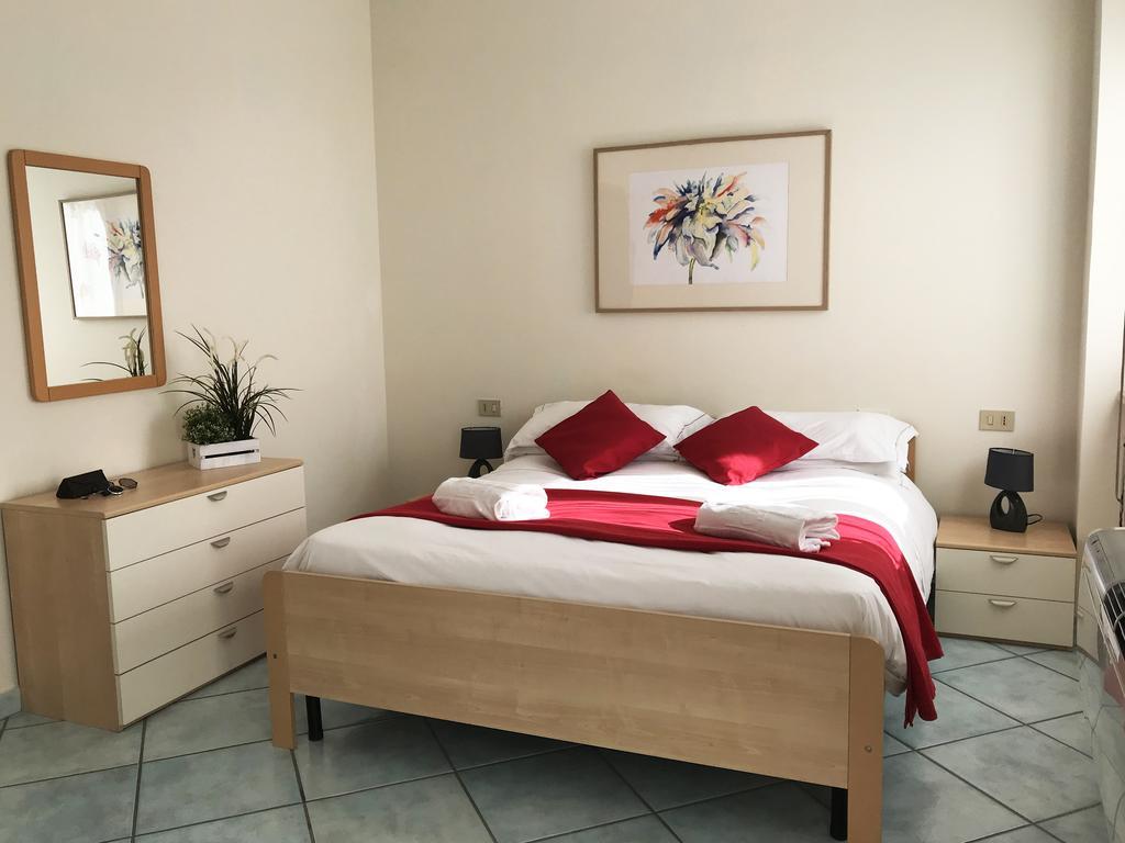 Residence Marconi Terracina Buitenkant foto
